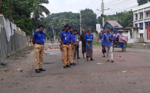 গোপালগঞ্জে সংঘর্ষে ৪ নিহত, ২২ ঘণ্টার কারফিউ চলছে