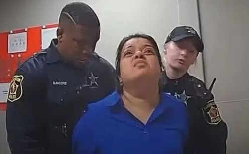 যুক্তরাষ্ট্রে ভারতীয় নারীর চুরি, ভিসা বাতিলের হুঁশিয়ারি