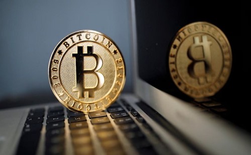 ক্রিপ্টোকারেন্সি বাজারে ধস: ট্রাম্পের শুল্ক ঘোষণায় ১৯ বিলিয়ন ডলারের ক্ষতি