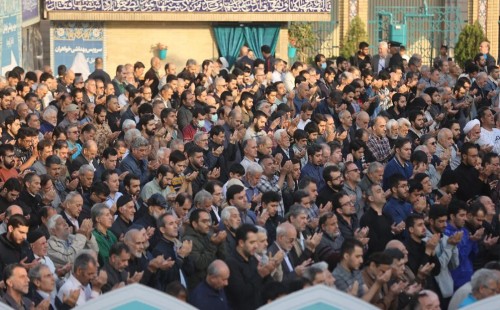 ইরানে ভয়াবহ খরা: তেহরানে বৃষ্টির জন্য হাজার হাজার মানুষের প্রার্থনা