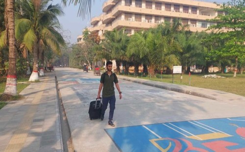 কুয়েট অনির্দিষ্টকালের জন্য বন্ধ, শিক্ষার্থীদের হল ছাড়ার নির্দেশ