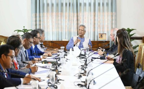 শ্রম আইন সংস্কারে বৈশ্বিক মান বজায় রাখতে নির্দেশ প্রধান উপদেষ্টার