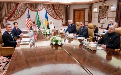 সৌদি আরবে যুক্তরাষ্ট্র ও রাশিয়ার কর্মকর্তাদের আলোচনার শুরু