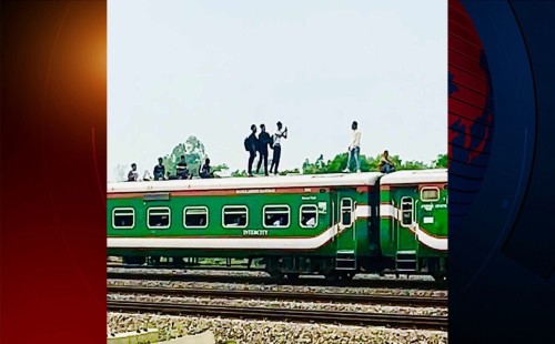 আখাউড়ায় ট্রেনের ছাদে টিকটক ভিডিও বানাতে গিয়ে দুইজনের মৃত্যু