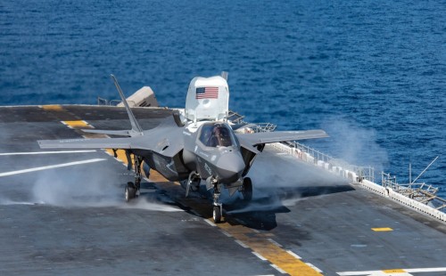 মধ্যপ্রাচ্যের দিকে মার্কিন যুদ্ধবিমান, ইরান ঘিরে চাপ বাড়াচ্ছে যুক্তরাষ্ট্র