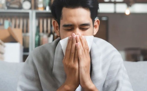 নাকের সর্দি কি নাপাক? নামাজে লাগলে করণীয়