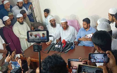 এনসিপি নেতাদের চরমোনাই দরবার সফর: রাজনীতিতে নতুন ইসলামী ঐক্যের সম্ভাবনা?