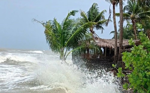 ৪ দিন ধরে বিচ্ছিন্ন সেন্ট মার্টিন, খাদ্য সংকটে দ্বীপবাসী
