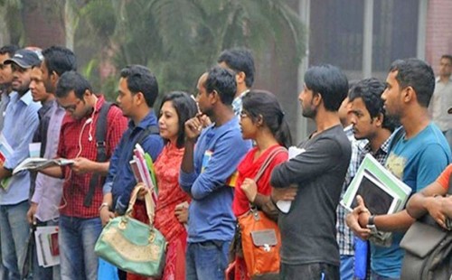 শিক্ষিত বেকারের সংখ্যা বাড়ছে, উচ্চশিক্ষা এখন চাকরির নিশ্চয়তা নয় - বাংলাদেশ প্রতিদিন