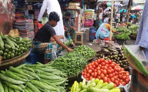 রাজধানী ঢাকায় সবজির দাম কমে আসছে: শীতের আগমনে স্বস্তি