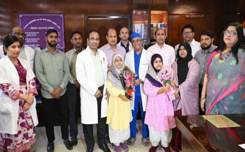 মাইলস্টোন স্কুল বিমান দুর্ঘটনায় আহত যমজ শিশু সুস্থ হয়ে বাড়ি ফিরল