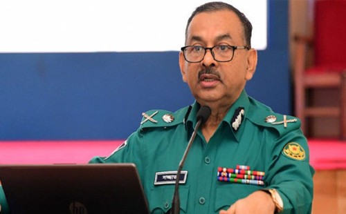 ডিএমপি কমিশনার শেখ সাজ্জাত আলী: ককটেল ও বাসে আগুন দেওয়ার চেষ্টা করলে গুলি করার নির্দেশ