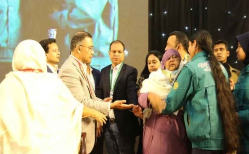 : ২০২৬-এর রাজনীতি: তারেক রহমানের কান্না ও খালেদা জিয়ার চিকিৎসা রহস্য |