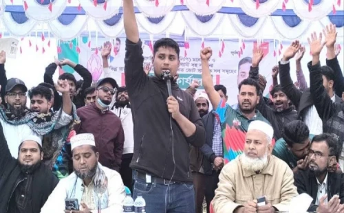 ব্যানার পুড়িয়ে জনস্রোত থামানো যাবে না: দেবিদ্বারে হাসনাত আবদুল্লাহর হুঙ্কার