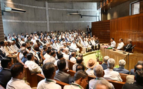 প্রধানমন্ত্রী তারেক রহমানের সভাপতিত্বে সংসদীয় দলের বৈঠক: জনবান্ধব প্রশাসন ও ইশতেহার বাস্তবায়নের রোডম্যাপ