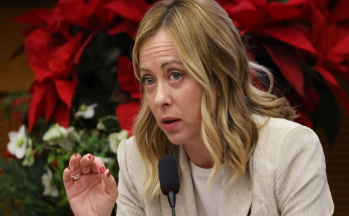 ইতালিতে রাজনৈতিক ভূমিকম্প: গণভোটে মেলোনির হার ও আগাম নির্বাচনের শঙ্কা!