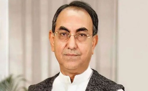 মির্জা আব্বাসের শারীরিক অবস্থার উন্নতি: সিঙ্গাপুরে চেয়ারে বসলেন বিএনপি নেতা।