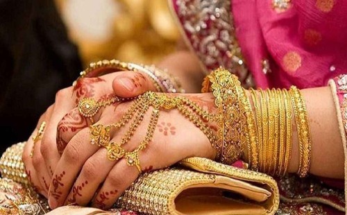 স্বর্ণের দাম এক লাফে কমল ৩২৬৬ টাকা: নতুন দাম জানুন |