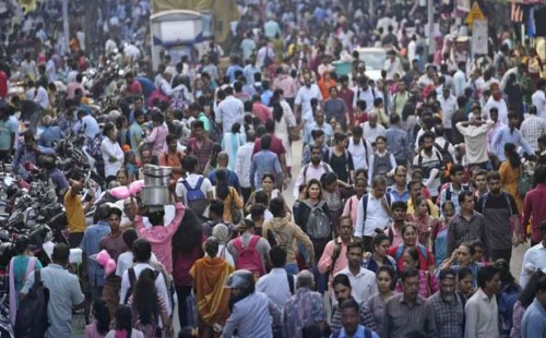 ভারতে বেশি সন্তান নেওয়ার অভিনব আহ্বান: বড় পরিবারে মিলছে আর্থিক প্রণোদনা