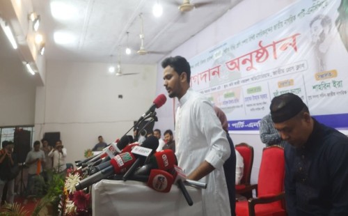 রাষ্ট্র পরিচালনায় সরকার চরম ব্যর্থ, তারেক রহমানকে আসিফ মাহমুদের হুঁশিয়ারি