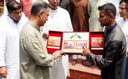 সেনা সদস্যদের সঙ্গে পবিত্র ঈদুল আজহার আনন্দ ভাগাভাগি করলেন প্রধানমন্ত্রী তারেক রহমান