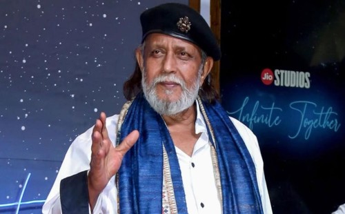 হাতের সফল অস্ত্রোপচার শেষে হাসপাতাল থেকে বাড়ি ফিরলেন মিঠুন চক্রবর্তী