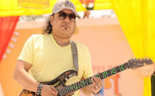 আইয়ুব বাচ্চুর গান বিকৃতির অভিযোগ: আইনি পদক্ষেপের হুঁশিয়ারি পরিবার ও এলআরবির