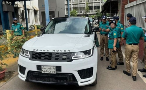 উল্টোপথে চলাচলের অভিযোগ: মন্ত্রীর গাড়ি আটকে ট্রাফিক পুলিশের মামলা