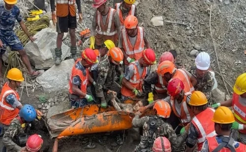 নেপালে অলৌকিক উদ্ধার: জলবিদ্যুৎকেন্দ্রের টানেলে ৯ দিন আটকে থাকার পর ২ শ্রমিক জীবিত উদ্ধার