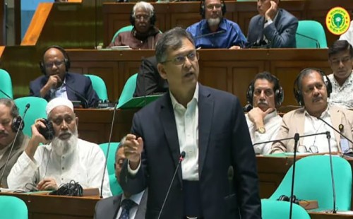 অটোরিকশা বন্ধ নয়, শৃঙ্খলায় আনতে আসছে নতুন নীতিমালা: সংসদে স্বরাষ্ট্রমন্ত্রী