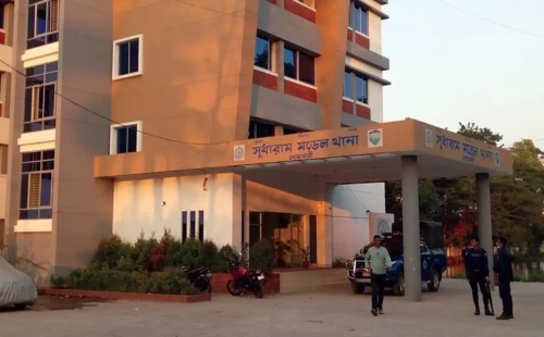 শিশু ধর্ষণের অভিযোগে মাদ্রাসাশিক্ষককে গণধোলাই, পুলিশের হাতে সোপর্দ
