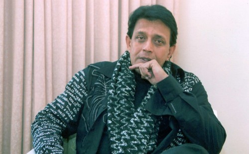 ফুটপাতে রাত কাটানো থেকে মহাগুরু: মিঠুন চক্রবর্তীর কষ্টের দিনগুলোর রোমাঞ্চকর গল্প
