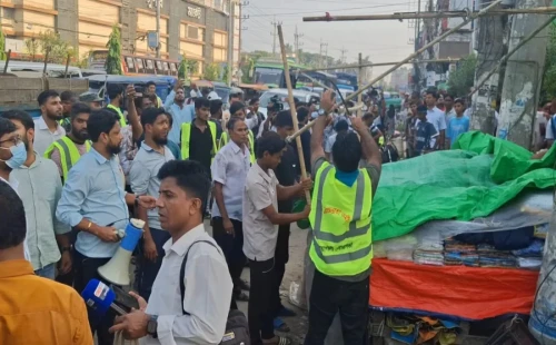 নোয়াখালী জেনারেল হাসপাতাল সড়কে জেলা প্রশাসনের অভিযান: শতাধিক অবৈধ স্থাপনা উচ্ছেদ