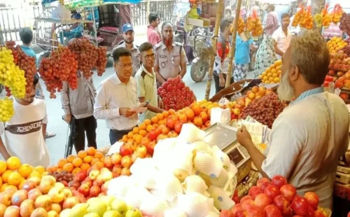 নিত্যপণ্য ও এলপি গ্যাসের বাজারে জাতীয় ভোক্তা-অধিকারের অভিযান: ১০২ প্রতিষ্ঠানকে জরিমানা
