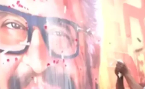 ‘জেলার ২’ ঘিরে রজনীকান্ত-ভক্তদের উন্মাদনা, পোস্টারে দুধ ঢেলে উদ্‌যাপন