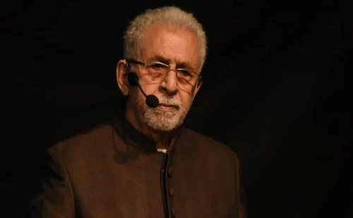 কম বয়সী নায়িকার সঙ্গে রোমান্স নিয়ে নির্মাতাকে যা বলেছিলেন নাসিরুদ্দিন