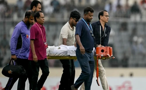 হৃদয়ের চোট, মাঠ ছাড়লেন স্ট্রেচারে
