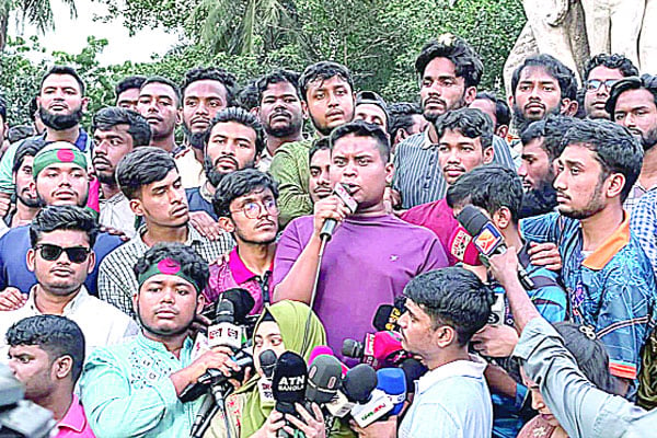 উপদেষ্টাদের নিয়ে ক্ষোভ ছাত্রদের বড় মশকরা হচ্ছে : হাসনাত আবদুল্লাহ